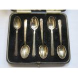 CASED SET OF SIX HALLMARKED SILVER TEASPOONS