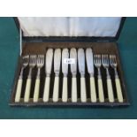 SET OF SIX CASED SILVER BANDED FISH KNIVES AD FORKS