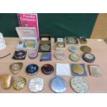 PARCEL OF VARIOUS POWDER COMPACTS INCLUDING STRATTON ETC.