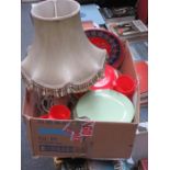 MIXED LOT INCLUDING TABLE LAMP AND VINTAGE KITCHENWARE, ETC.