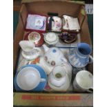 PARCEL OF SUNDRY CERAMICS INCLUDING WEDGWOOD, AYNSLEY, ROYAL WORCESTER AND CROWN DERBY, ETC.