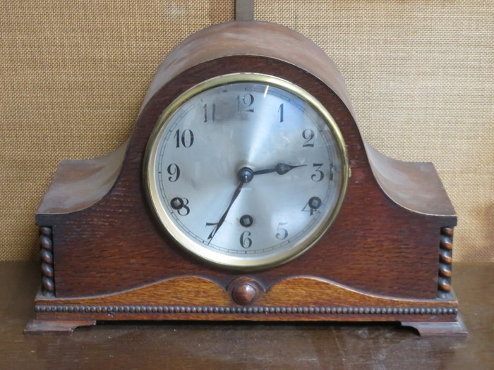 OAK WESTMINSTER CHIME MANTEL CLOCK