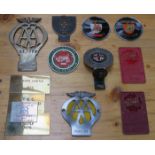 MIXED LOT OF AUTOMOBILE AND STEAM ENGINE RELATED BADGES