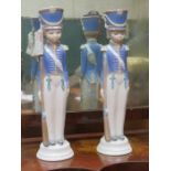 PAIR OF LLADRO GLAZED CERAMIC SOLDIERS,