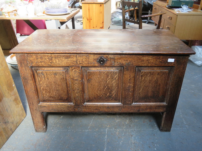 ANTIQUE PANELLED OAK COFFER