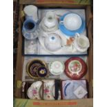 PARCEL OF SUNDRY CERAMICS INCLUDING WEDGWOOD, AYNSLEY, ROYAL WORCESTER AND CROWN DERBY, ETC.