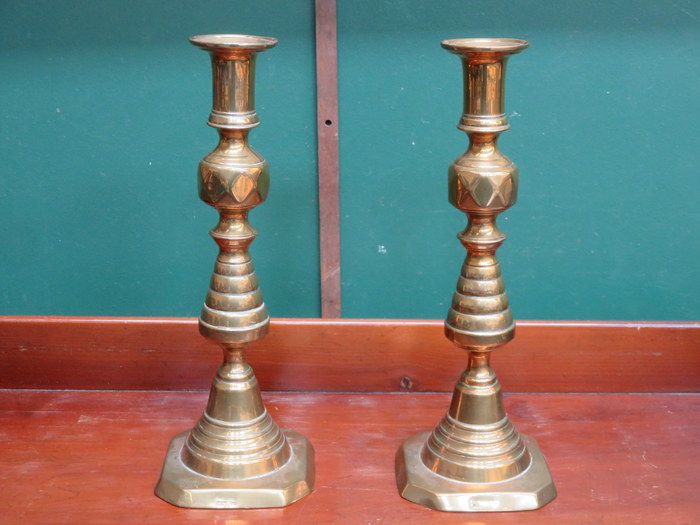 PAIR OF BRASS CANDLESTICKS,