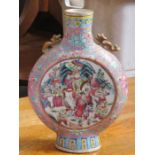 ORIENTAL HANDPAINTED AND GILDED CERAMIC MOON FLASK DEPICTING A BATTLE SCENE,