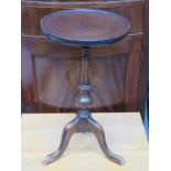 SMALL MAHOGANY TRIPOD WINE TABLE