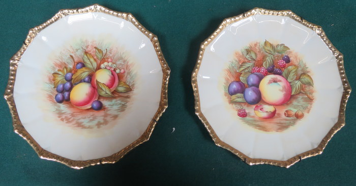 PAIR OF AYNSLEY GILDED FRUIT AND FOLIAGE DECORATED CABINET PLATES,