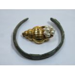 SECOND/THIRD CENTURY STYLE ROMAN BRACELET AND GOLD COLOURED COSTUME BROOCH