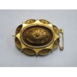 UNHALLMARKED VICTORIAN YELLOW METAL MOURNING BROOCH