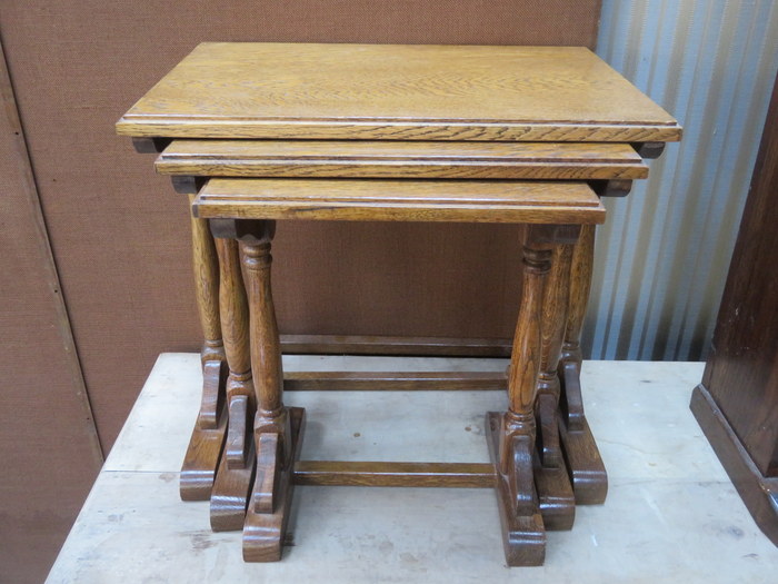 SMALL OAK NEST OF THREE TABLES