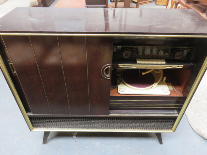 VINTAGE GRUNDIG RADIO-GRAM