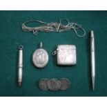 SILVER VESTA CASE, OVAL LOCKET, COIN BROOCH, CHAINS AND YARD O LED PENCIL, ETC.