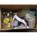 BOX CONTAINING VARIOUS COSTUME JEWELLERY