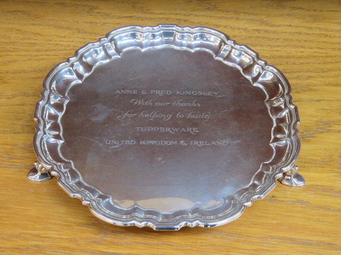 HALLMARKED SILVER WAVE EDGED SALVER ON RAISED SUPPORTS, BY MAPPIN AND WEBB. SHEFFIELD ASSAY.