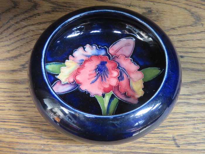 SMALL MOORCROFT TUBELINED FLORAL DECORATED DISH