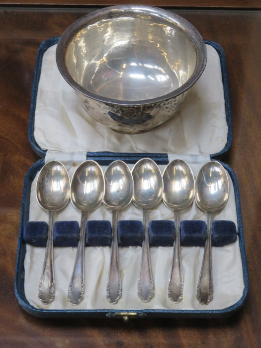 HALLMARKED SILVER SUGAR BOWL AND SET OF SIX CASED HALLMARKED SILVER TEASPOONS