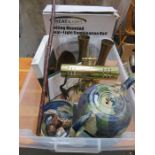 SUNDRY LOT INCLUDING BRASS DESK LAMP AND OTHER COPPER AND BRASS,