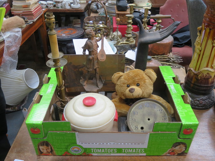 MIXED LOT INCLUDING SPELTER FIGURE, DESK STAND AND LAMP, ETC.