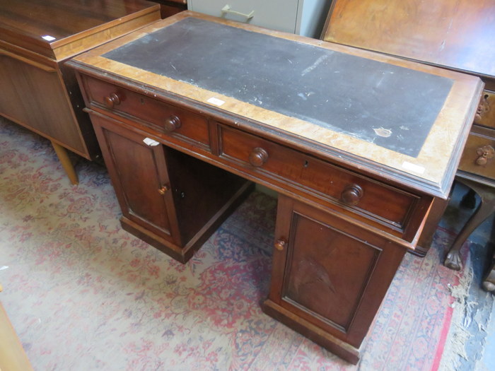 LEATHER TOPPED KNEEHOLE WRITING DESK