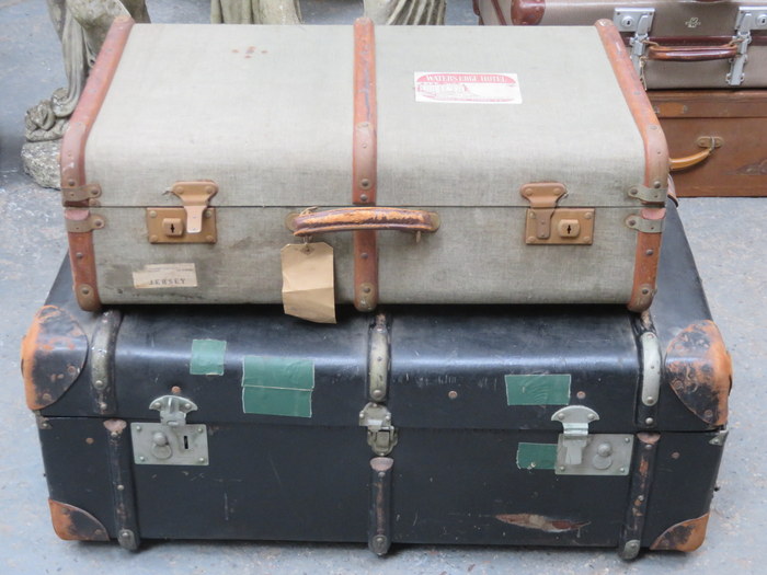 TWO VINTAGE TRAVEL CASES