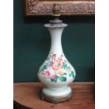 VICTORIAN HANDPAINTED GREEN GLASS TABLE LAMP ON GILT METAL BASE