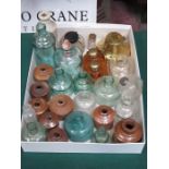 MIXED LOT OF VARIOUS GLASS AND STONEWARE AND BRASS INKWELLS AND INK BOTTLES