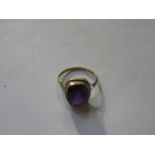 9ct GOLD DRESS RING SET WITH AMETHYST