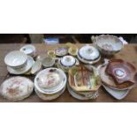 SUNDRY LOT OF CERAMICS INCLUDING ROYAL DOULTON GAFFERS BOWL AND ALSO PAIR OF CARNIVAL GLASS BOWLS