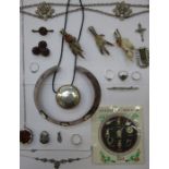 SILVER AND SILVER COLOURED JEWELLERY INCLUDING BELT, BROOCHES,