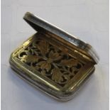 GEORGIAN HALLMARKED SILVER VINAIGRETTE WITH HINGED COVER AND GILT INTERIOR,