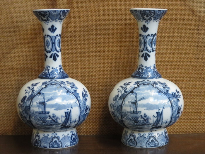 PAIR OF DELFT BLUE AND WHITE CERAMICS VASES, CIRCA 1900s,