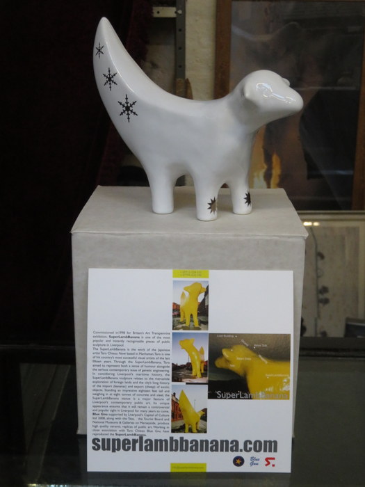 SUPERLAMBANANA - LIMITED EDITION "MERRY XMAS" WHITE CERAMIC MODEL BY BLU GNU,