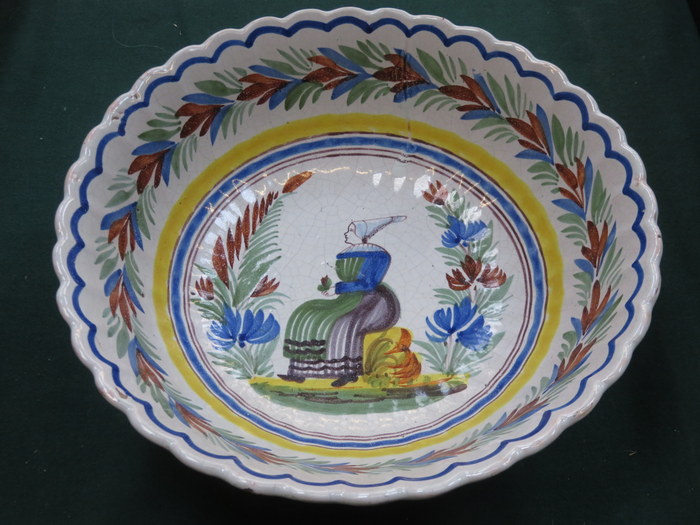 LATE 19th CENTURY HANDPAINTED AND WAVE EDGE FAIENCE BOWL, DIAMETER APPROXIMATELY 32.