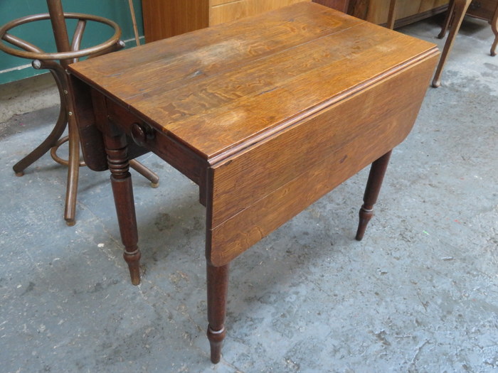 ANTIQUE OAK DROP LEAF PEMBROKE TABLE WITH SINGLE DRAWER