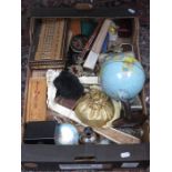 MIXED LOT OF SUNDRIES INCLUDING HAND FANS, DOMINOES, STORAGE BOXES, COMPACTS,