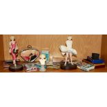 Marilyn Monroe interest. A quantity of Marilyn Monroe collectors items