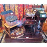 A mixed lot of small furniture, including: a reproduction tavern clock,