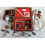 A mixed lot of costume and paste set jewellery and other items, including: a rabbits foot brooch,