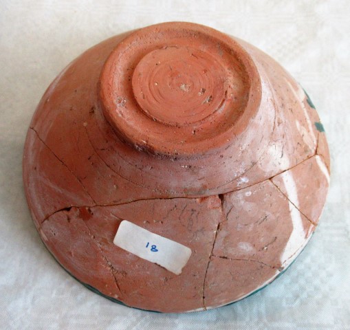 A Persian turquoise glazed fritware bowl, decorated with a running black band. - Image 3 of 3