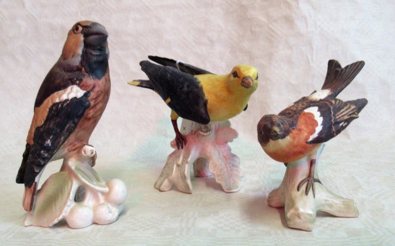 A Goebel model of a golden oriole, together with a brambling and a hawfinch, 14-16cm,