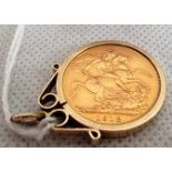 A 1912 gold sovereign in decorative pendant mount.