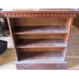 An early 20th century oak three tier open bookcase.