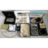 A quantity of miscellaneous jewellery, to include: sleeve bands, wristwatch,