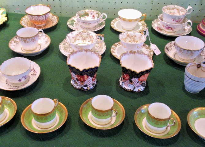 An 18th century Worcester tea bowl and saucer, together with a 19th century Worcester cup,