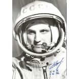 Boris Volynov Soyuz 5, 21 Russian Cosmonaut signed 10 x 8 b/w white space suit photo. Good