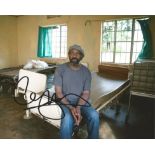 Lenny Henry signed 10 x 8 colour Photoshoot Landscape Photo, from in person collection autographed