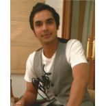 Kunal Nayyar signed 10 x 8 colour Big Bang Theory Portrait Photo, from in person collection